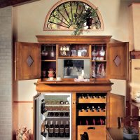 Armoire de cuisine en bois avec réfrigérateur intégré
