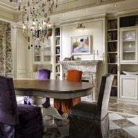 Housses de velours multicolores pour chaises