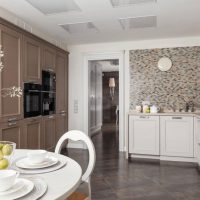 Carrelage en grès cérame gris à l'intérieur de la cuisine