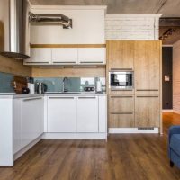 Façades d'un ensemble de cuisine avec boiseries