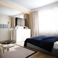 Panneau de miroir sur le mur de la chambre