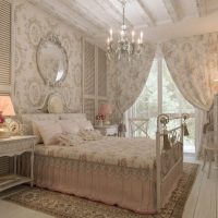 Mobilier d'époque dans la chambre d'une maison de campagne
