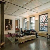 Plafond lumineux dans l'appartement sans cloisons