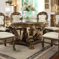 Table chic en bois sculpté