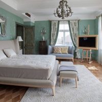 Tapis gris à motifs floraux