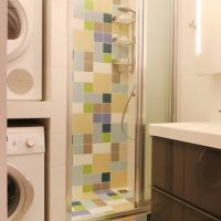 Salle de bain dans un appartement de deux chambres