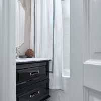 Ajar porte de la salle de bain