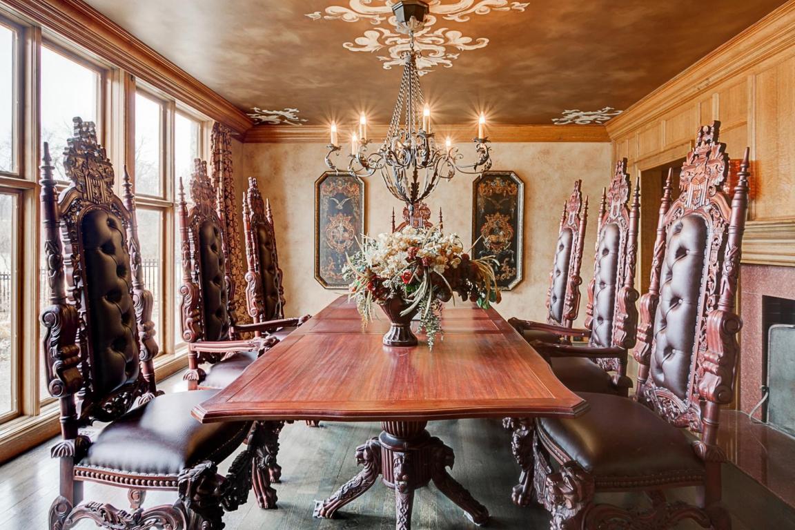 Grupo de comedor de muebles antiguos