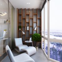 Vitrage panoramique sur le balcon d'un appartement moderne