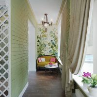 Concevoir un balcon étroit avec un petit canapé