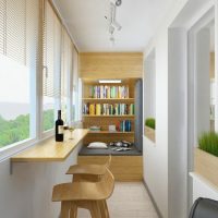 Comptoir de bar sur un balcon moderne