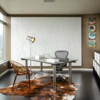 Panneau blanc sur le mur de la cuisine-salle à manger