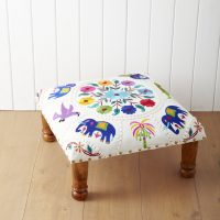 Ottoman bas avec broderie à la main