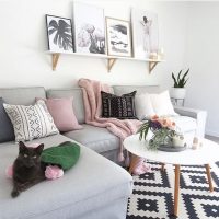Etagère faite maison pour placer des peintures