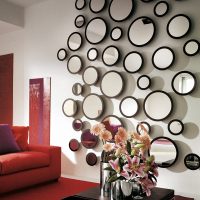 Décor mural avec miroirs ronds