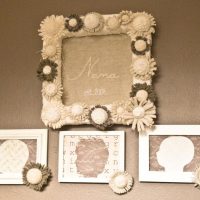 Fleurs en tissu bricolage sur cadres photo