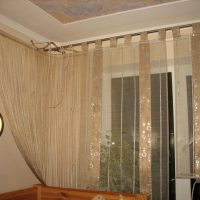 Masquer les tuyaux avec des rideaux