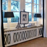 Décoration de rebord de fenêtre dans une maison privée