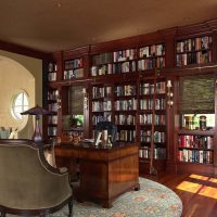L'intérieur du bureau à la maison à l'anglaise