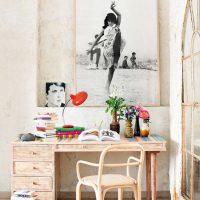 Bureau dans la chambre d'une jeune fille