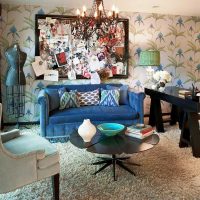 Meubles de styles variés à l'intérieur d'une pièce