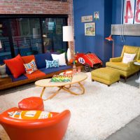 Fauteuil lumineux sur un tapis blanc