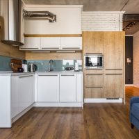 Espace de travail avec un agencement d'angle dans la cuisine-salon