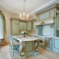 Couleur bleue dans une cuisine de style classique