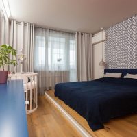 Intérieur de la chambre dans l'appartement de deux pièces 44t