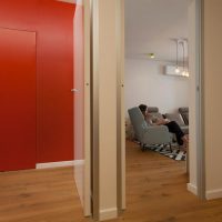 Couleur rouge à l'intérieur du couloir