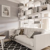 Coussins décoratifs sur un canapé blanc