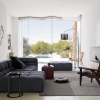Salon design dans une maison de campagne moderne