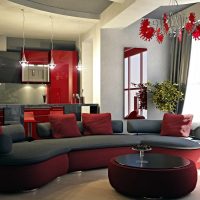 Couleur rouge dans la conception de la cuisine-salon