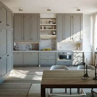 Cuisine avec placards jusqu'au plafond