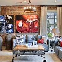 Salon design avec deux fenêtres