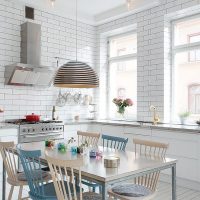 Imitation de brique dans la cuisine-salon