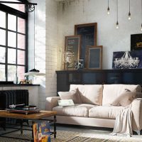 Salon avec mur de briques blanchies