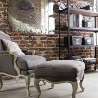 fauteuil en bois avec revêtement gris