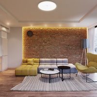 Plafond blanc dans le salon avec fenêtres panoramiques