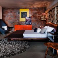 bois et brique à l'intérieur de la chambre
