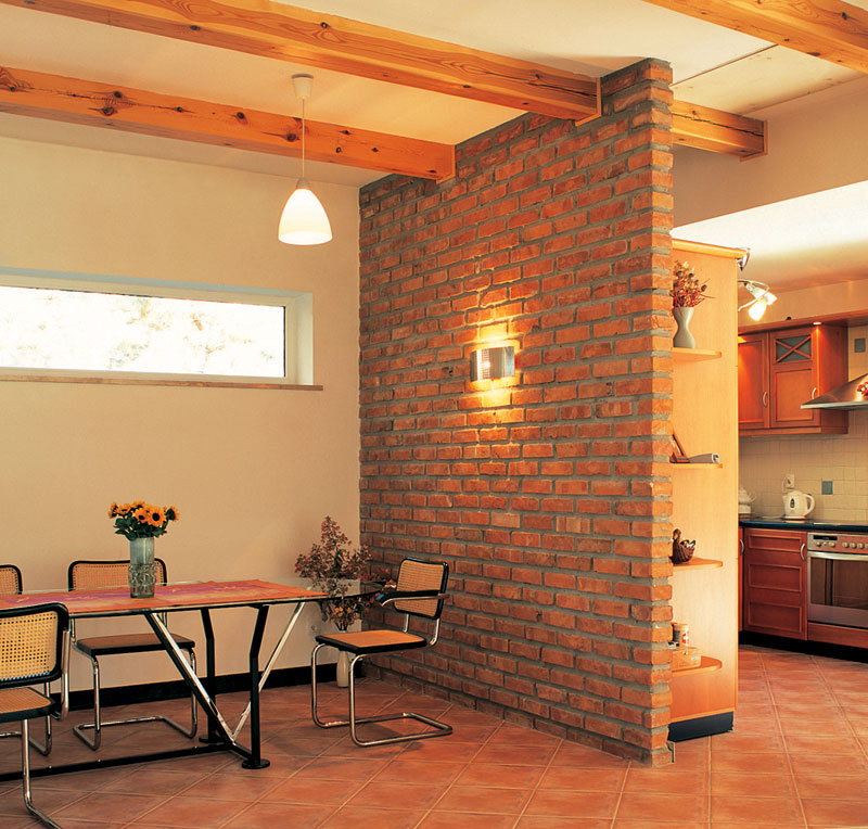 Mur de briques à l'intérieur de la cuisine