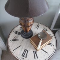Dial de bricolaje en la mesita de noche