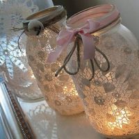 Tarro de cristal y candelabros de encaje