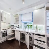 Casque blanc avec lave-linge intégré