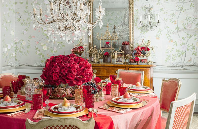 Decoración de mesa festiva en rojo