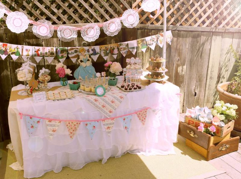 Decorar una mesa de cumpleaños para niños