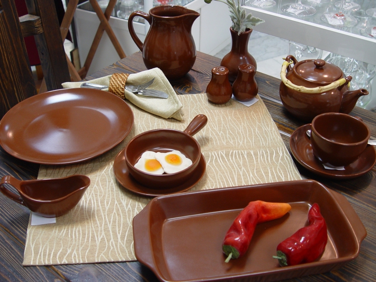 Mesa puesta en estilo ecológico.