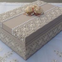 Boîtes à décor de perles et de dentelle