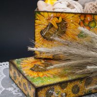 Photo d'une belle boîte avec des tournesols