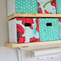 Étagères en bois pour boîtes en carton